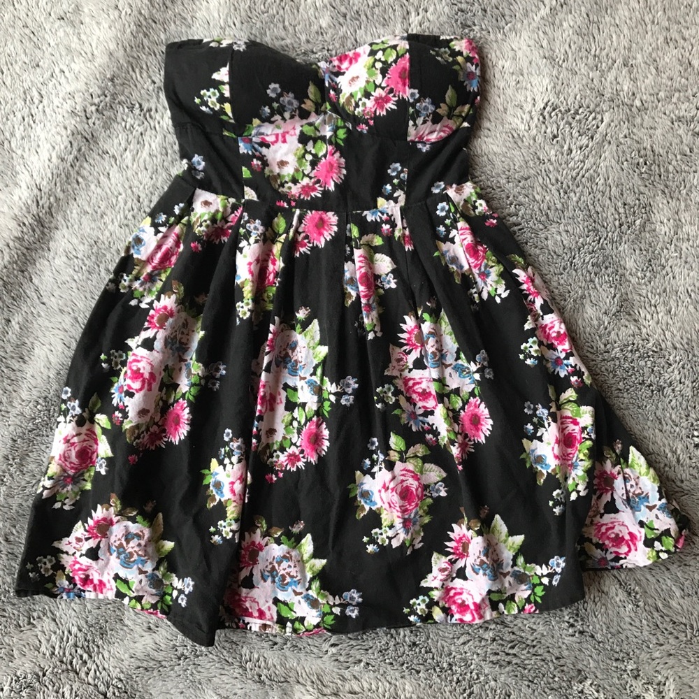 Short A-Line Black Floral Print Bustier Dress 🌸